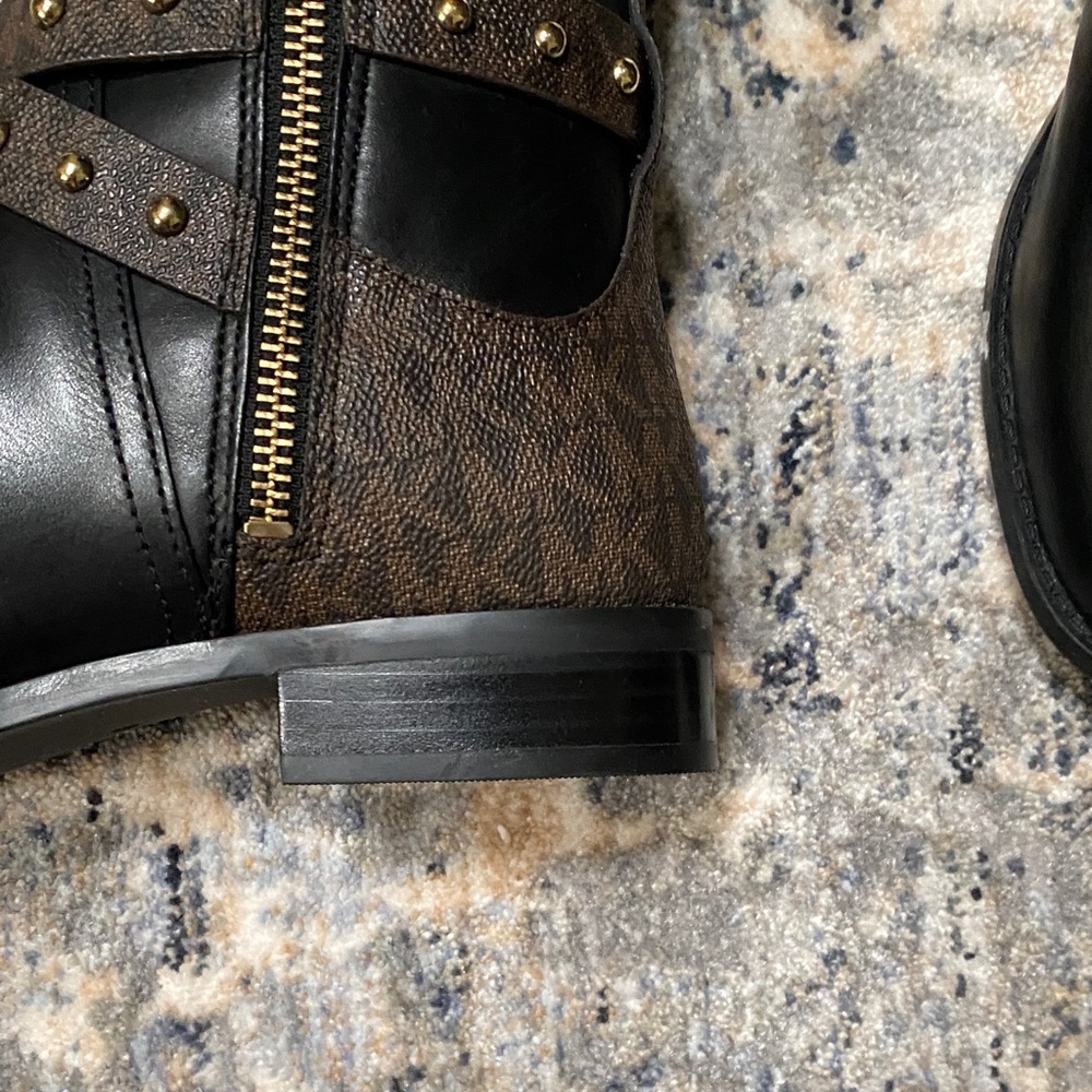 Michael Kors Black and Brown riding boots - Picture 5 of 6
